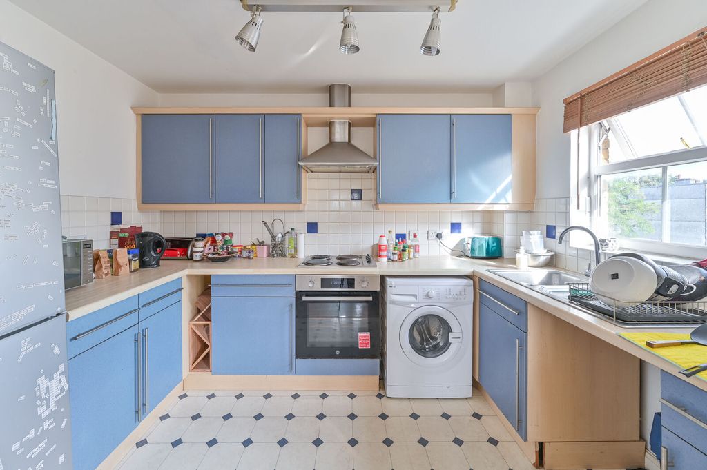 Property photo 3 of 14