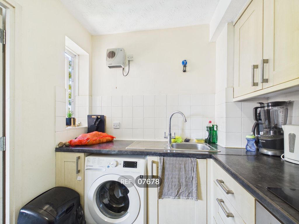 Property photo 3 of 12 Kitchen