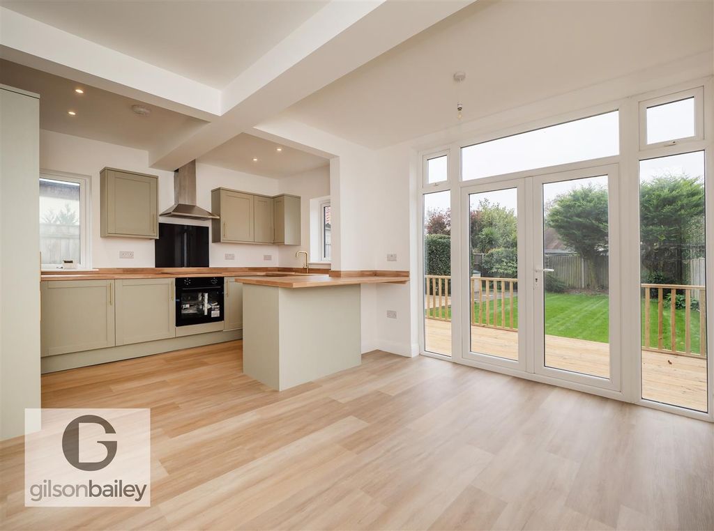 Property photo 2 of 47 168Plumsteadroadeast-12.Jpg
