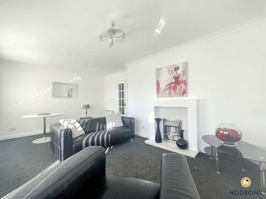 Property photo 3 of 10 Living Room