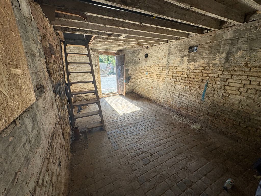 Property photo 2 of 5