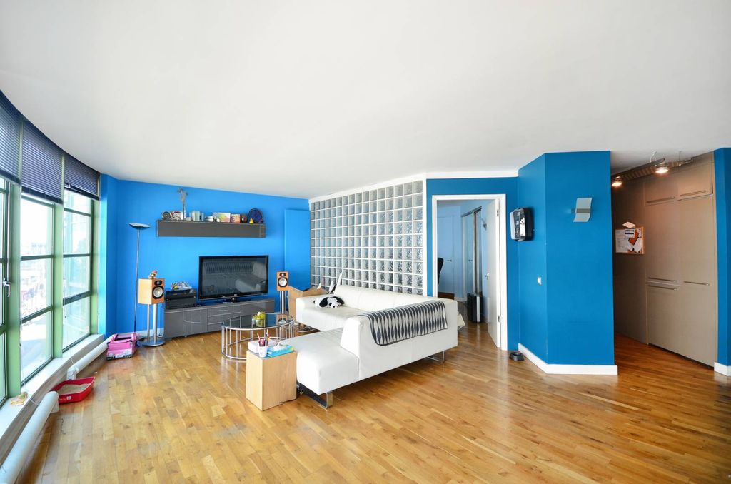 Property photo 3 of 13