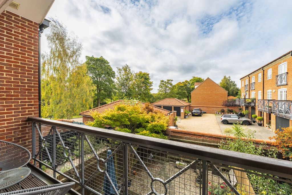 Property photo 2 of 23