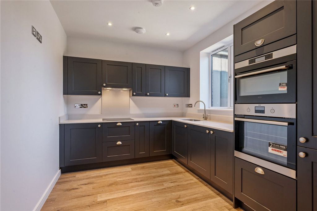 Property photo 2 of 10 Kitchen