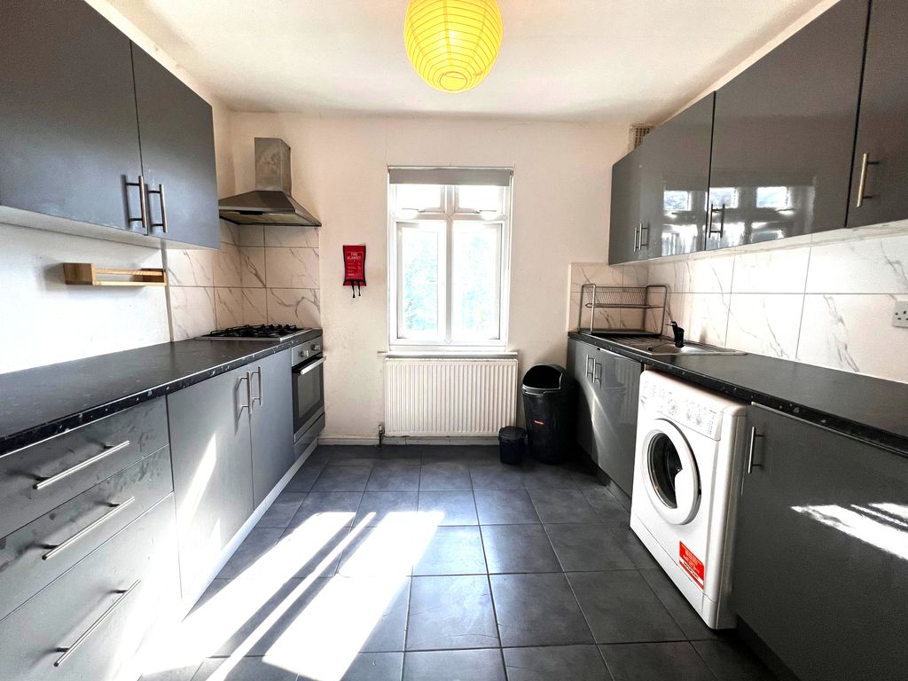 Property photo 3 of 13 Kitchen