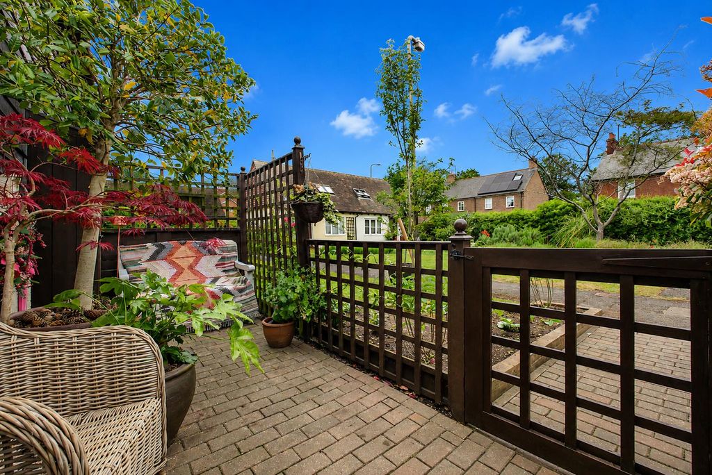 Property photo 2 of 9 Private Courtyard