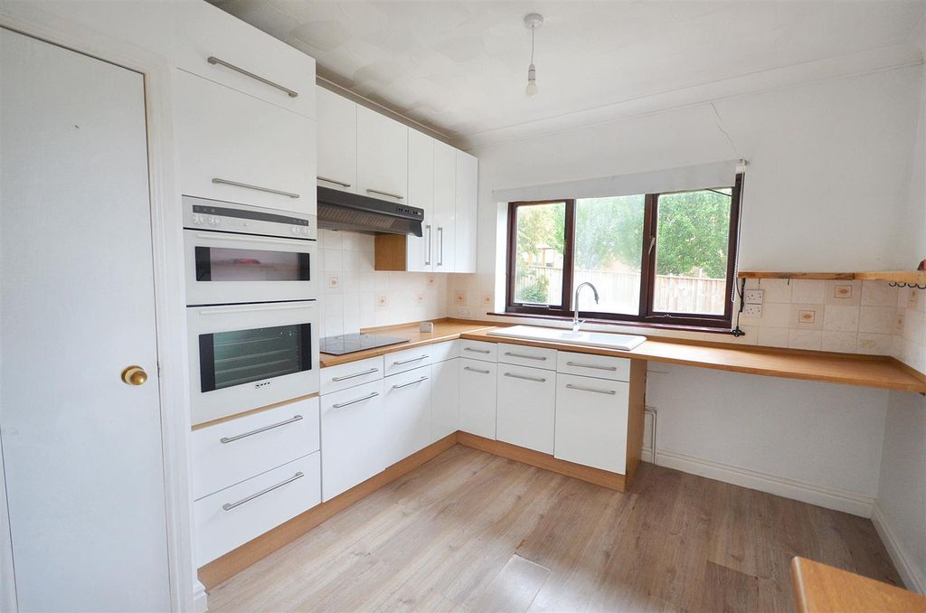 Property photo 3 of 12 Kitchen/Dining Room