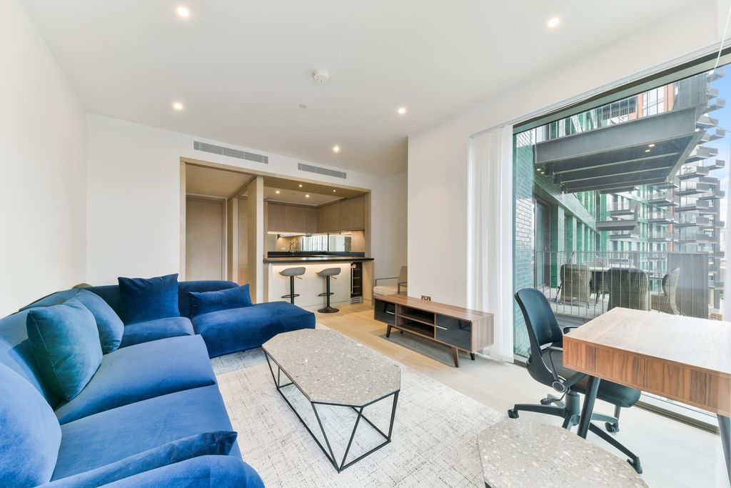 Property photo 2 of 21