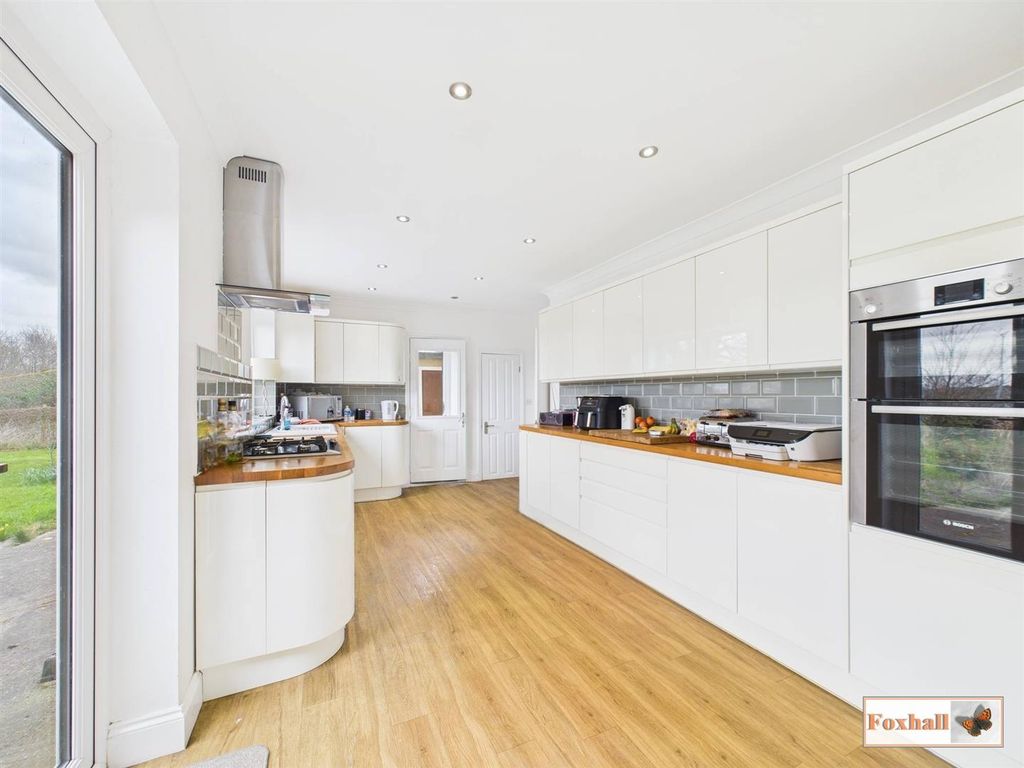 Property photo 2 of 16 Kitchen