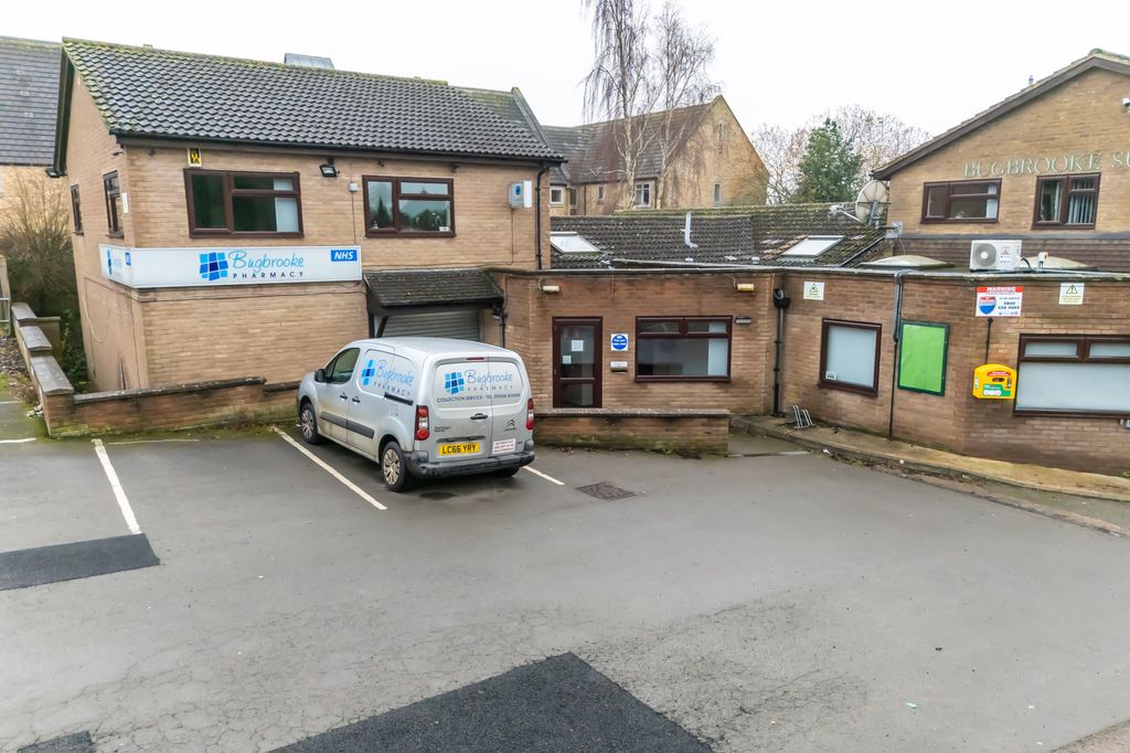 Property photo 3 of 25