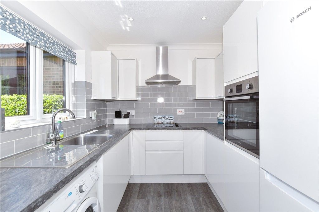 Property photo 3 of 9 Kitchen