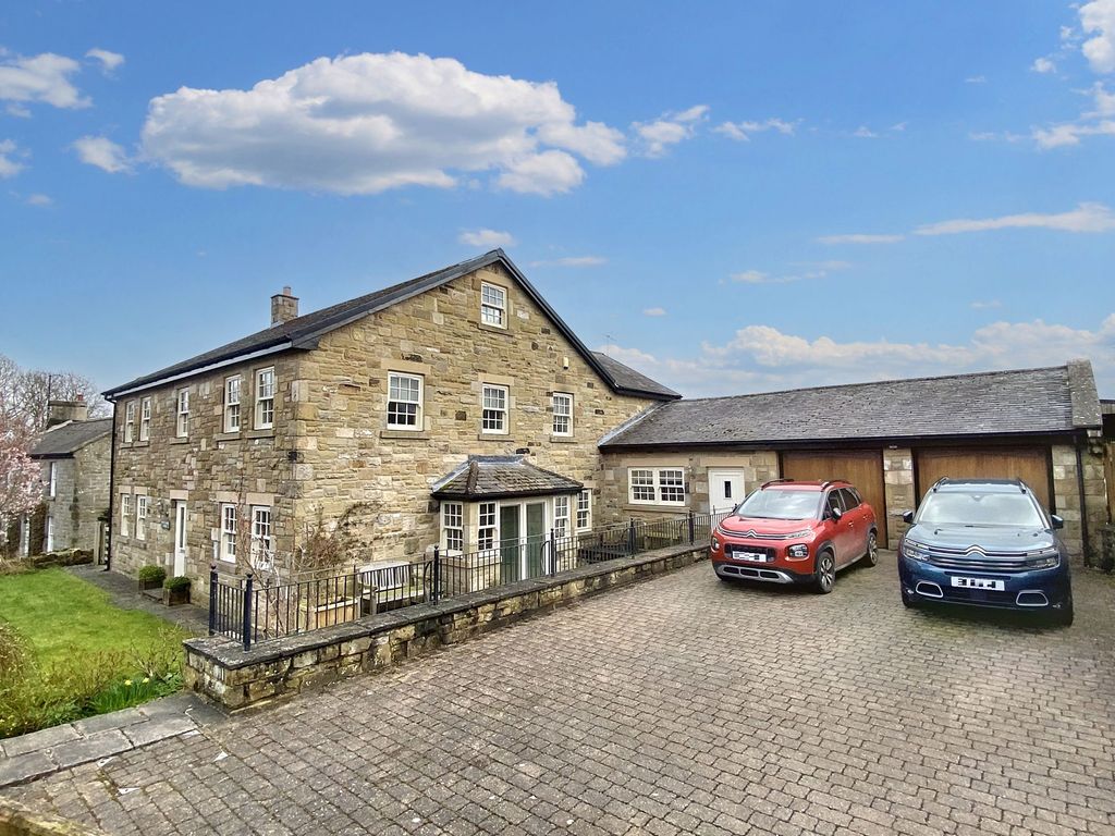 Property photo 2 of 43
