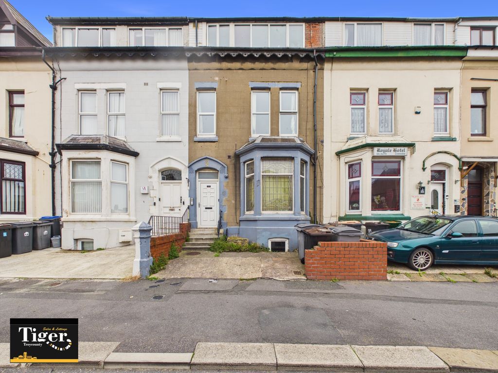 Property photo 1 of 9 Cam03440G0-Pr0690-Still009