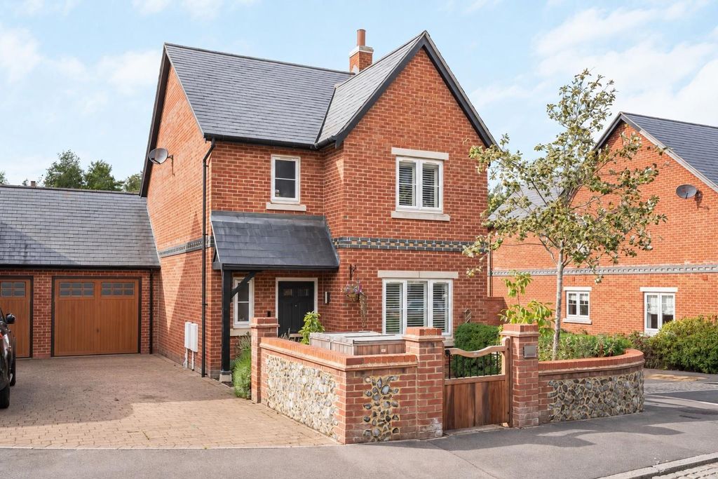 Property photo 1 of 25 46 Horse Leys Front Elevation