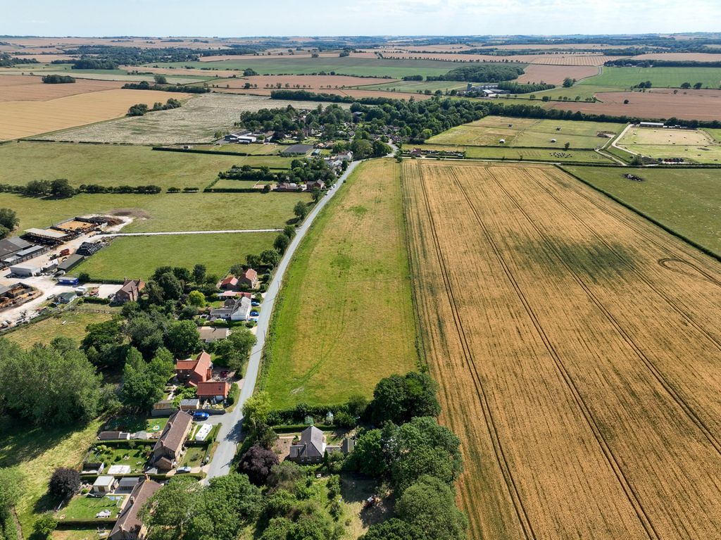 Property photo 1 of 4 Photo 4