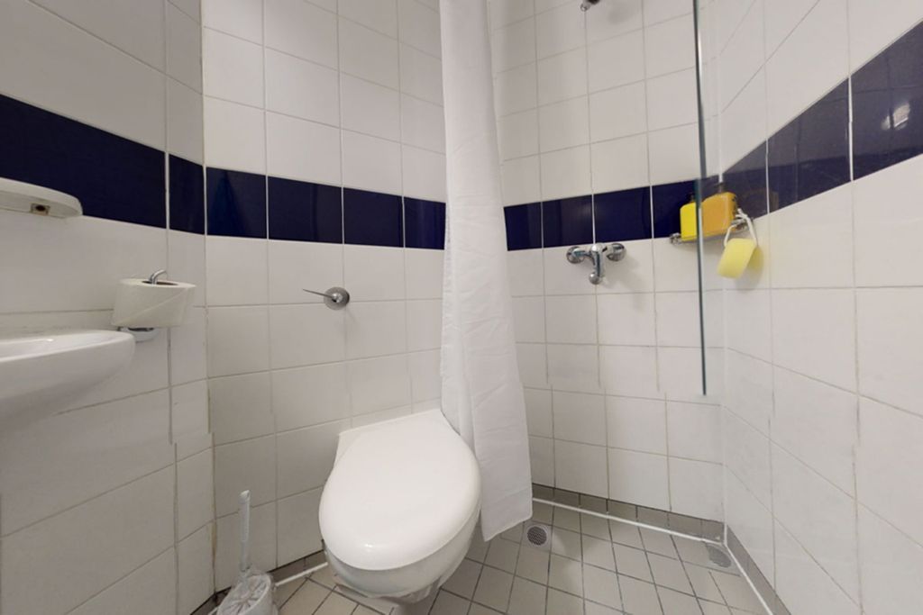 Property photo 3 of 13 Bathroom