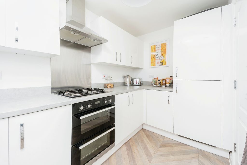 Property photo 2 of 32 Kitchen