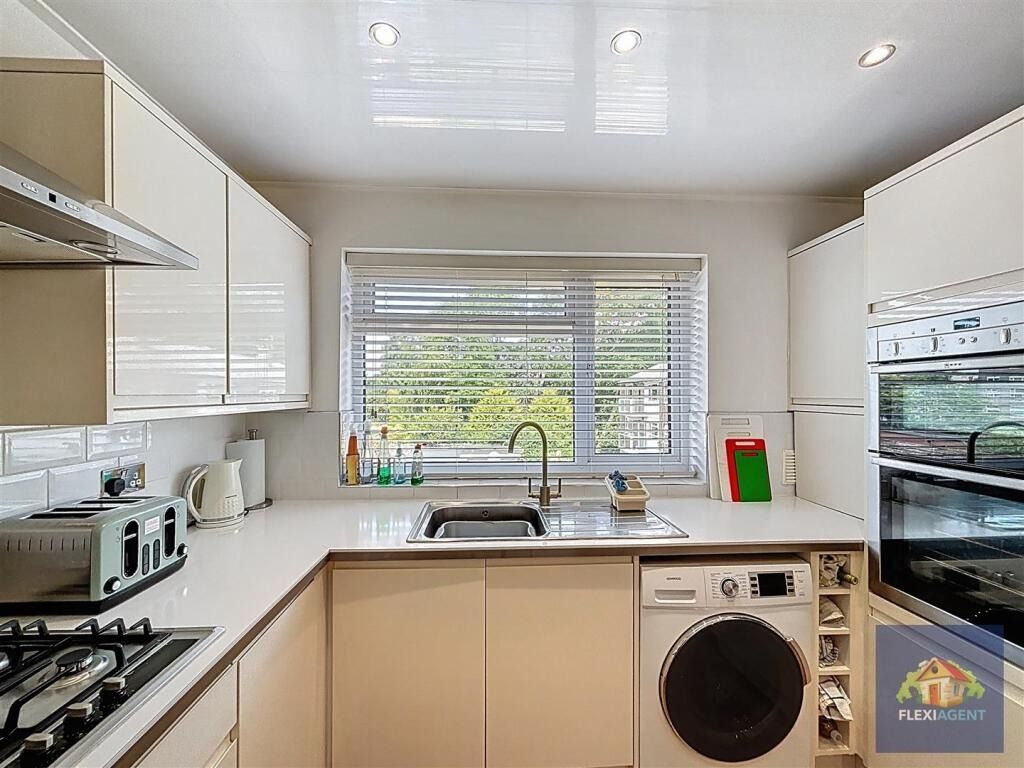 Property photo 2 of 19 4305412