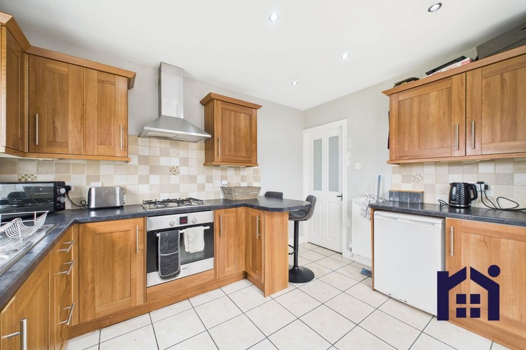 Property photo 3 of 17 Breakfast Kitchen