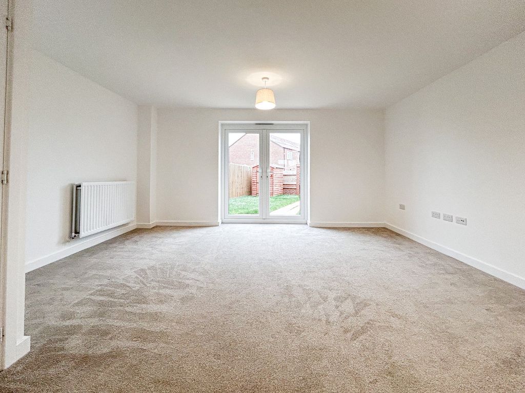 Property photo 2 of 31 Kitchen/Living Room