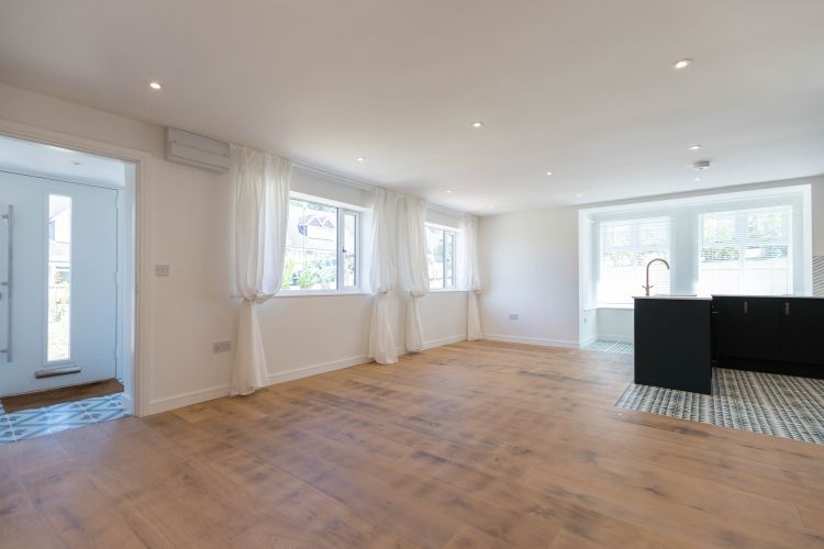 Property photo 2 of 9 330823