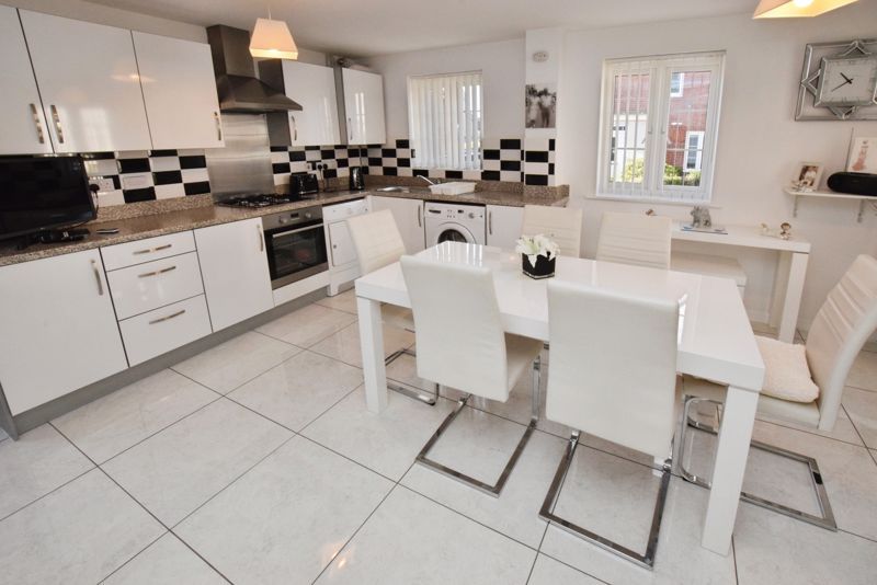 Property photo 3 of 10 Photo 2