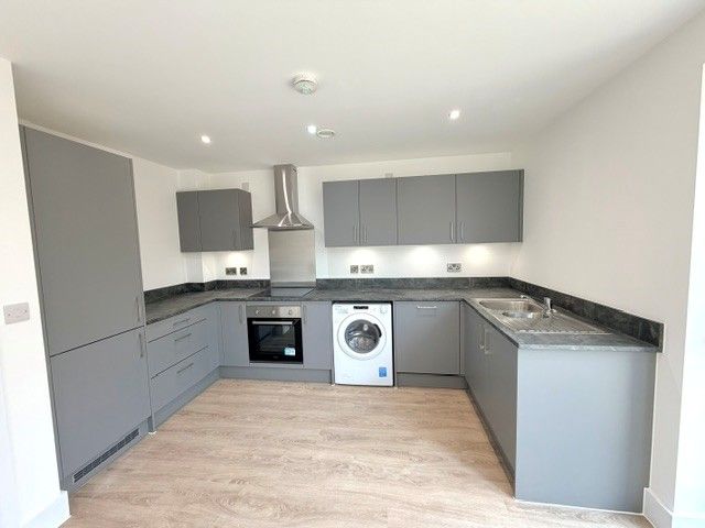Property photo 3 of 11 Kitchen