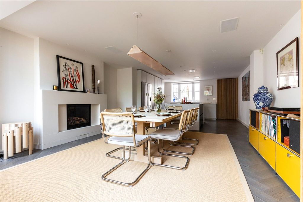 Property photo 3 of 19 Dining Area