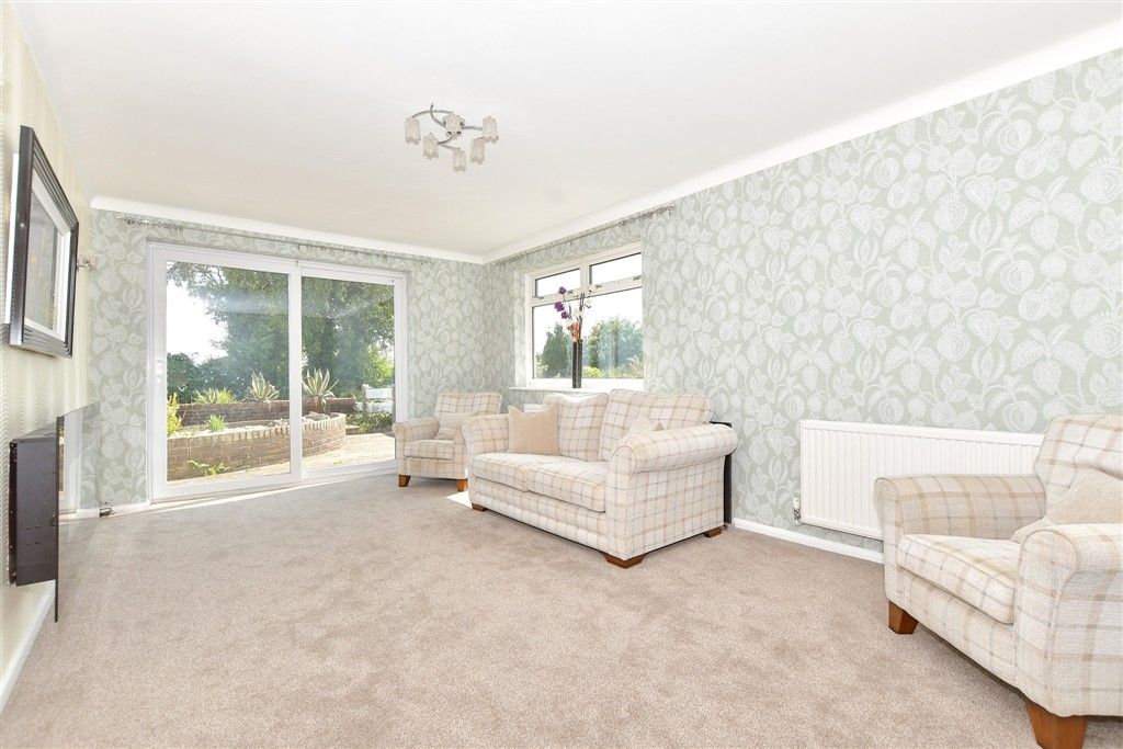 Property photo 3 of 16 Lounge