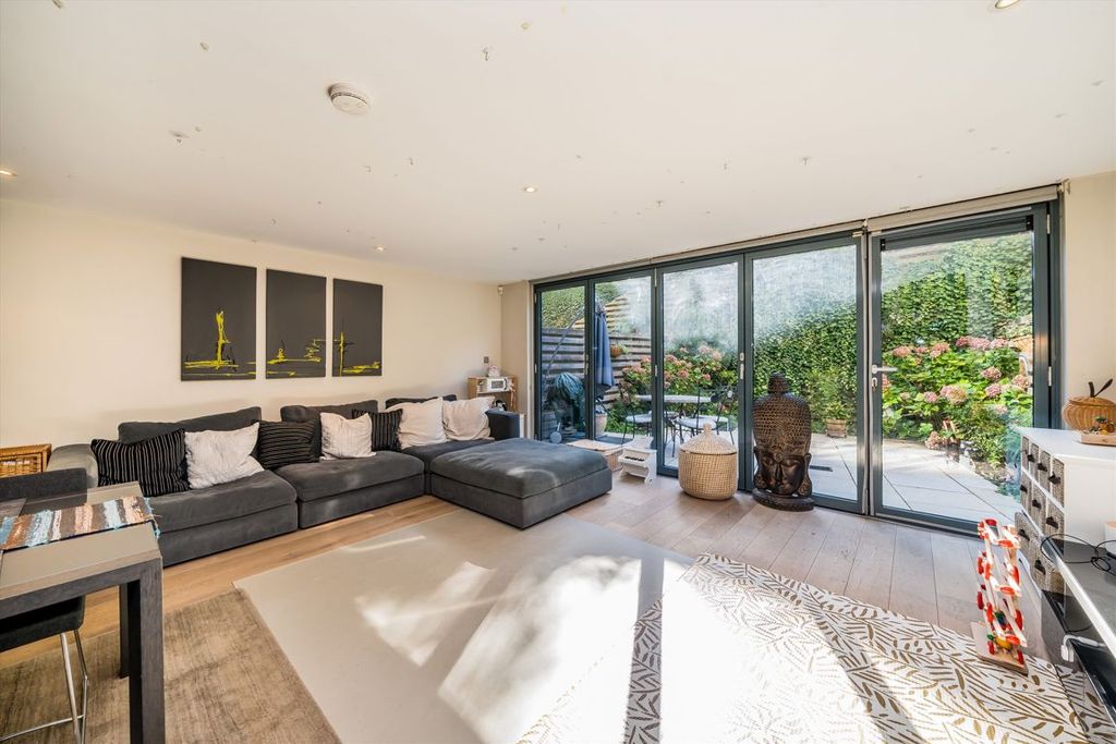 Property photo 3 of 10