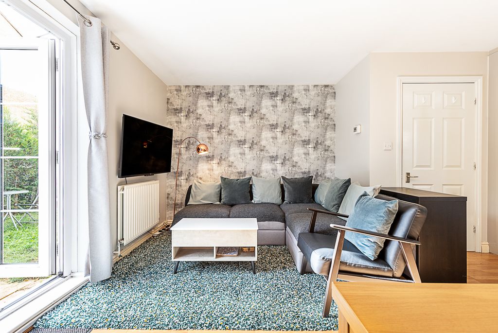 Property photo 2 of 28