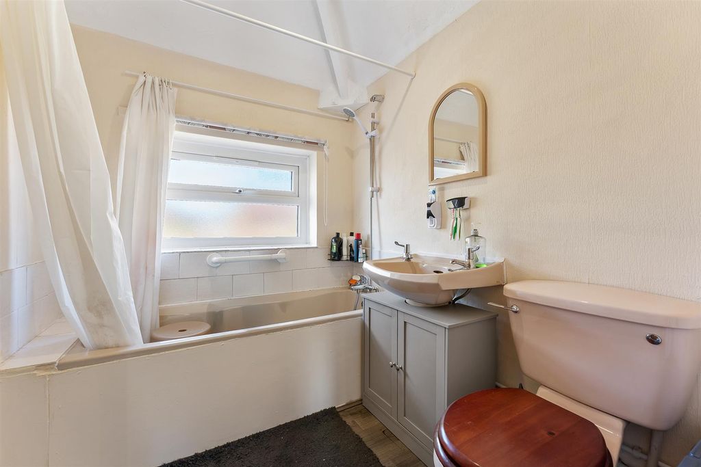 Property photo 3 of 14 11 Marton Road-6.Jpg