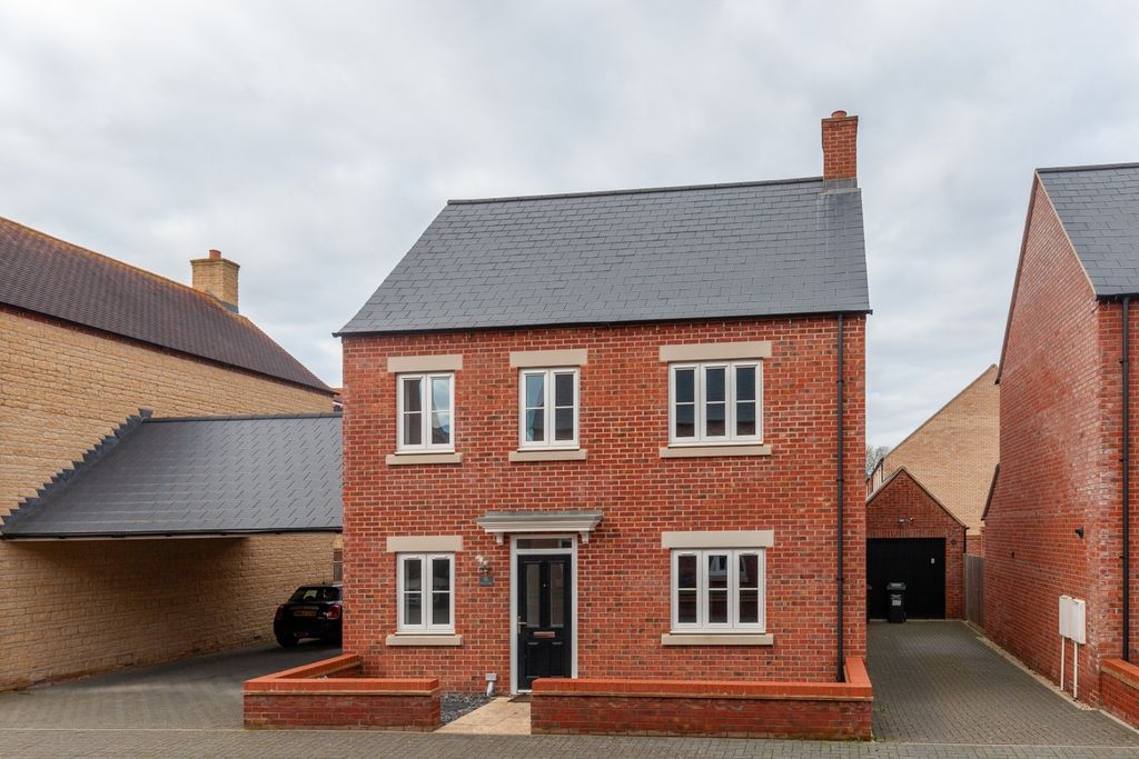 Property photo 1 of 12 External
