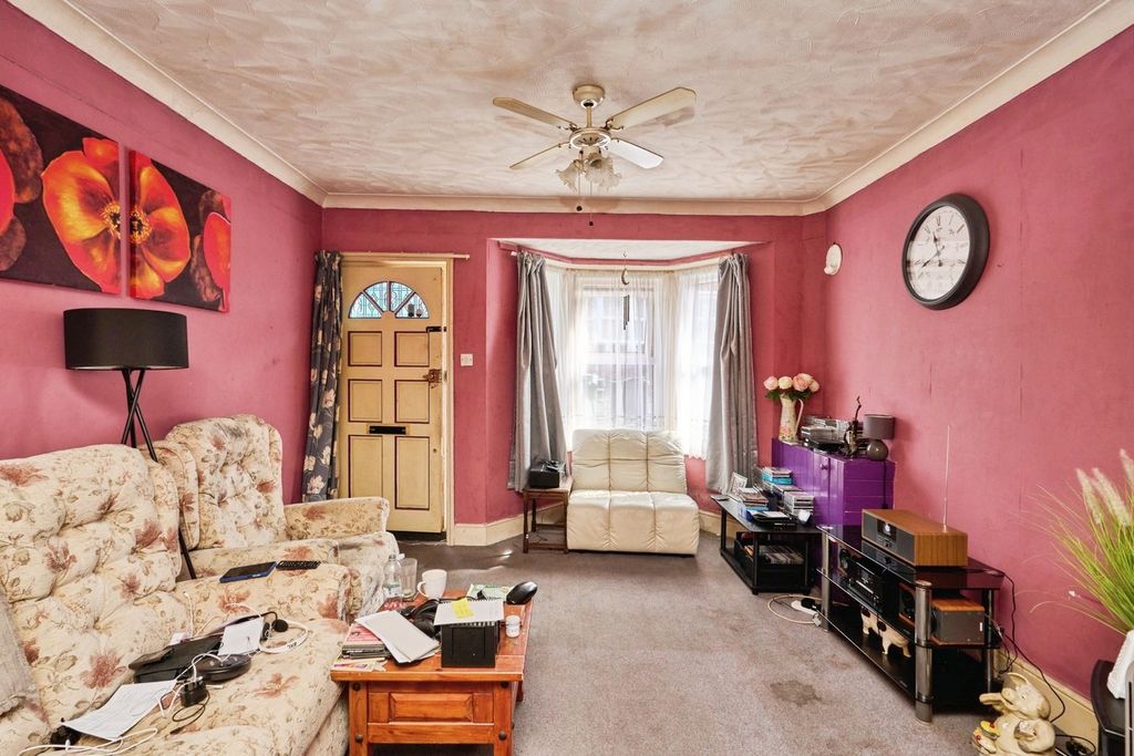 Property photo 2 of 14