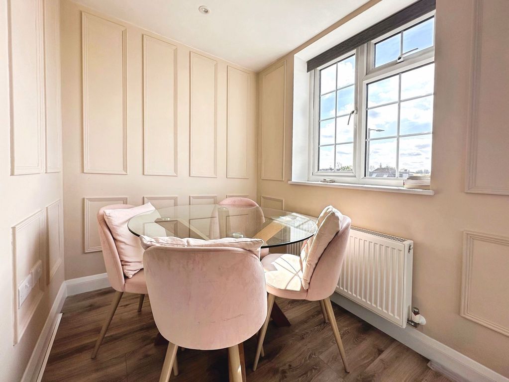 Property photo 3 of 7 Dining Area