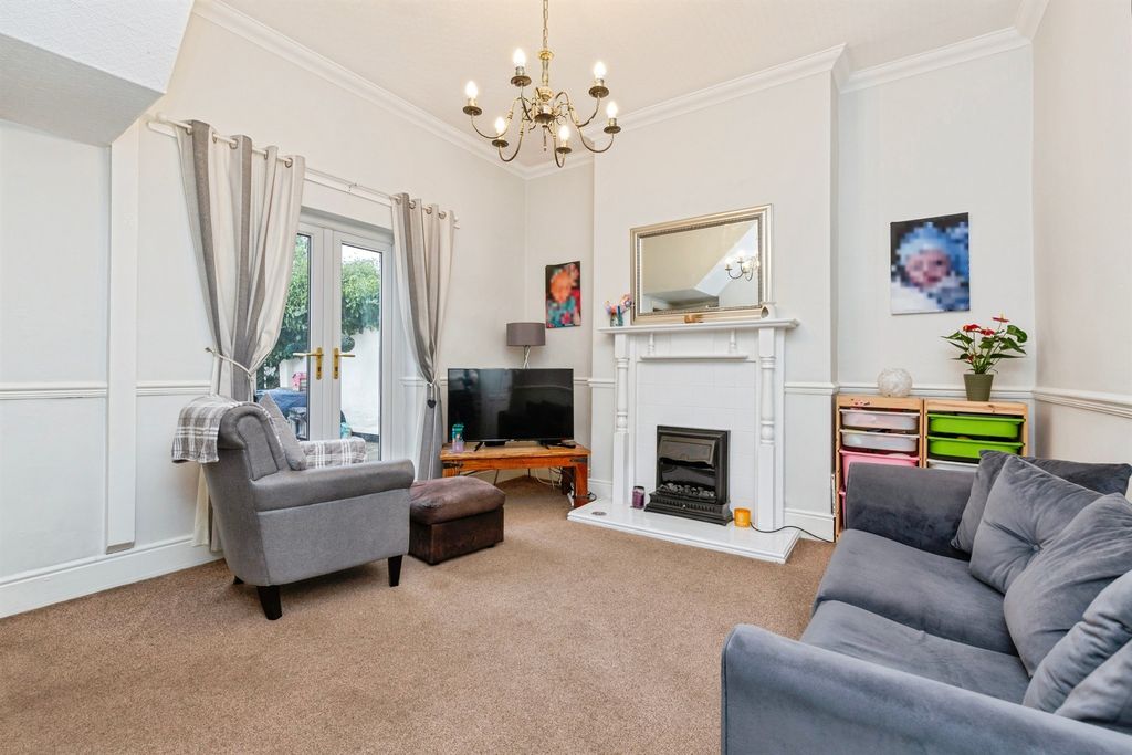 Property photo 2 of 18