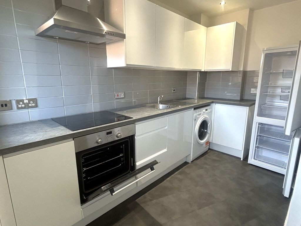 Property photo 2 of 11 Image00006