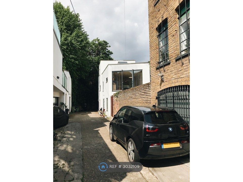 Property photo 2 of 12 Mews View