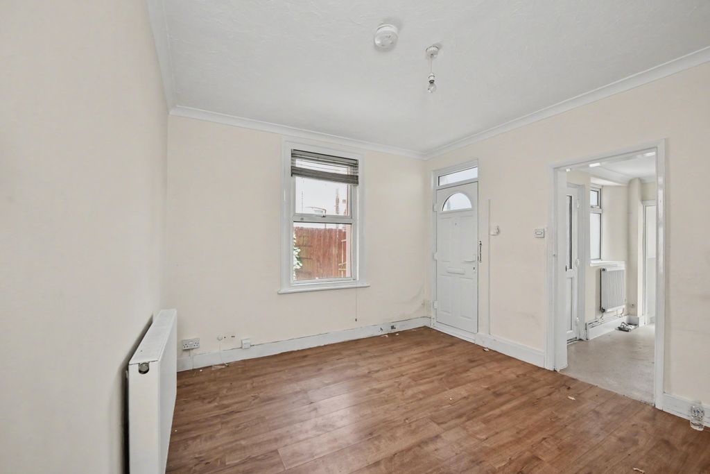 Property photo 2 of 16 13A & 13B Key Road, Clacton-On-Sea, Essex, Co15 3Da