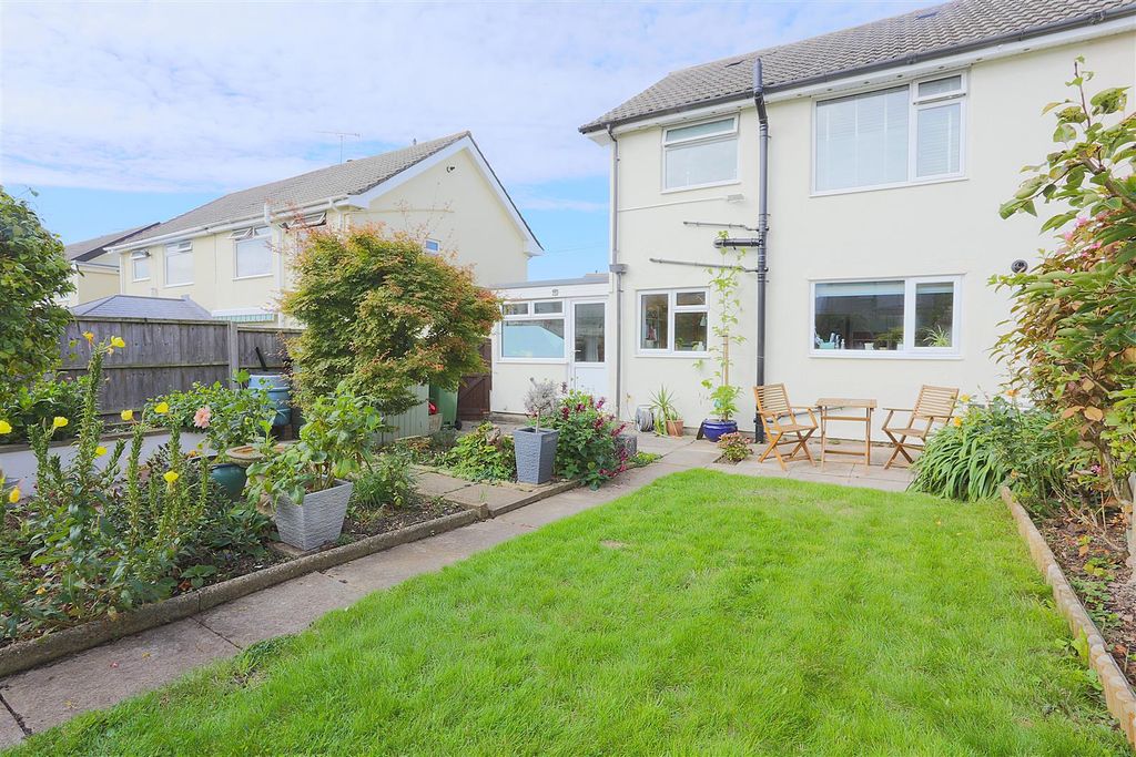 Property photo 2 of 20