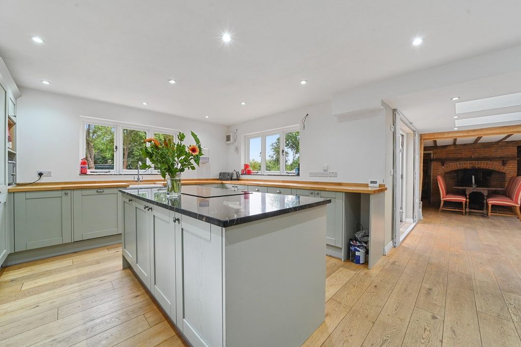 Property photo 3 of 16 Kitchen/Breakfast Room