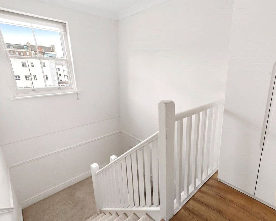 Property photo 3 of 8 Picture No. 06