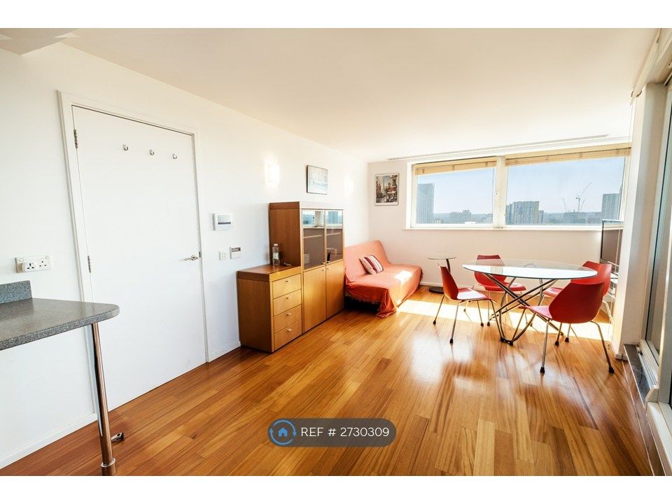 Property photo 2 of 15 Living Room / Kitchen