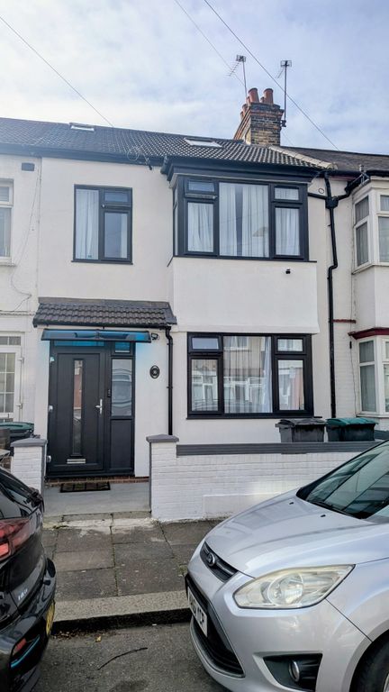 Property photo 2 of 12