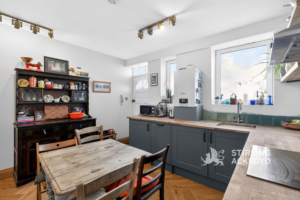 Property photo 2 of 19 Pbox-Img.Jpg