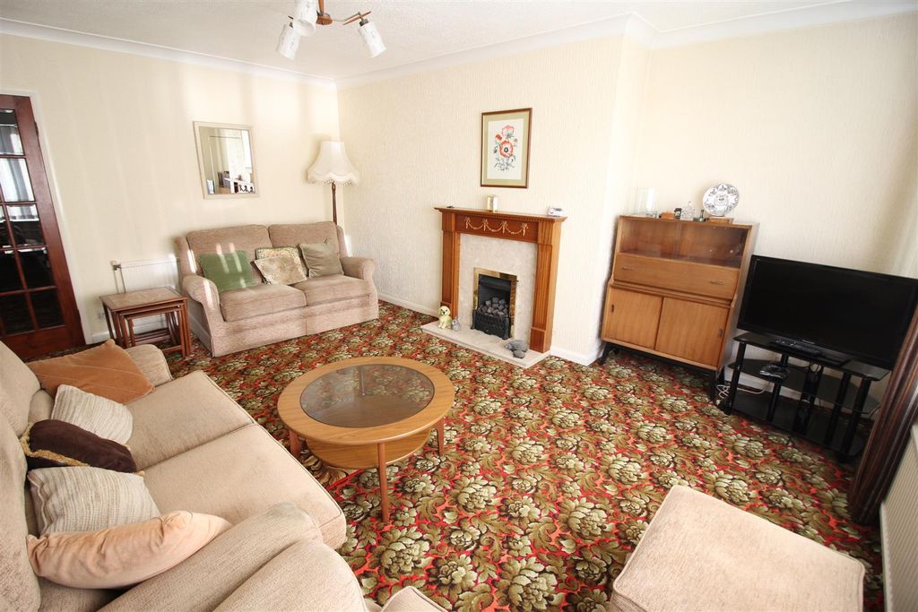 Property photo 2 of 14 Lounge