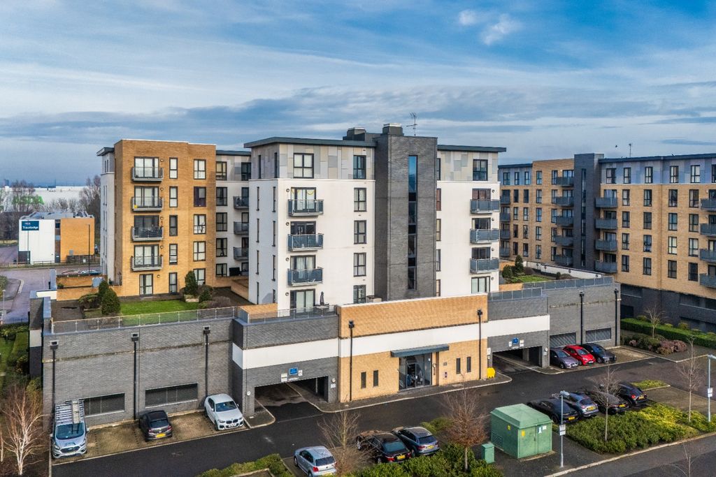 Property photo 1 of 13 4807432