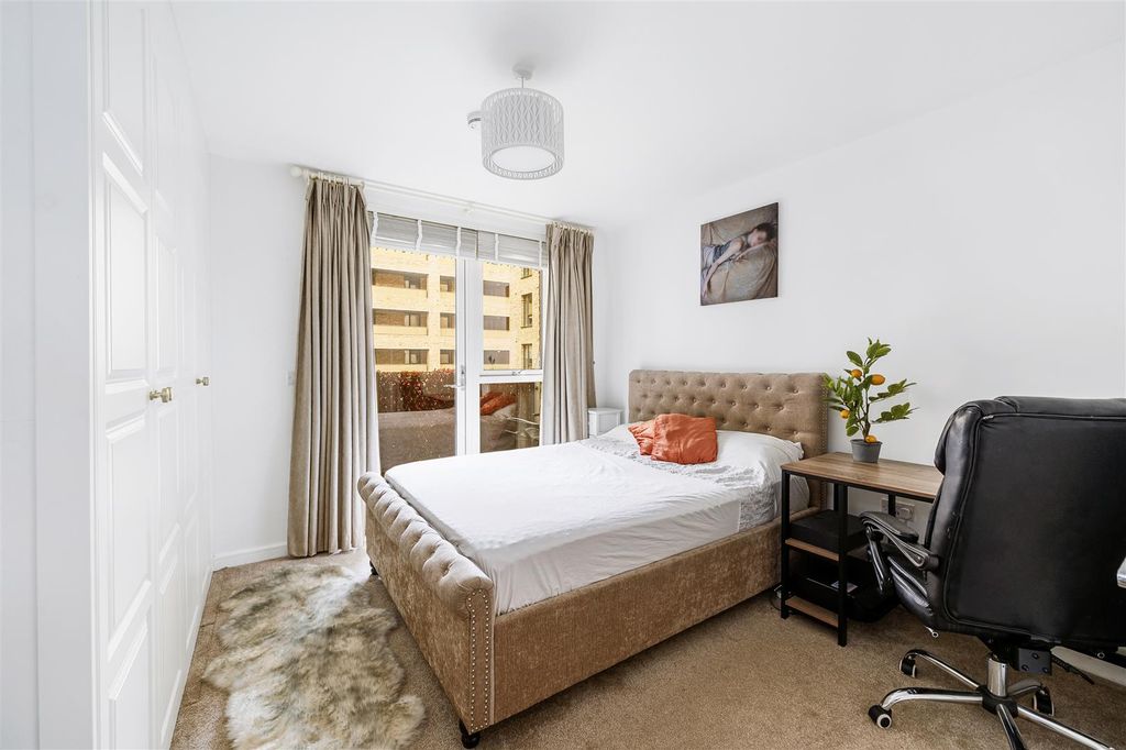 Property photo 3 of 18 6 Donne Court-11.Jpg