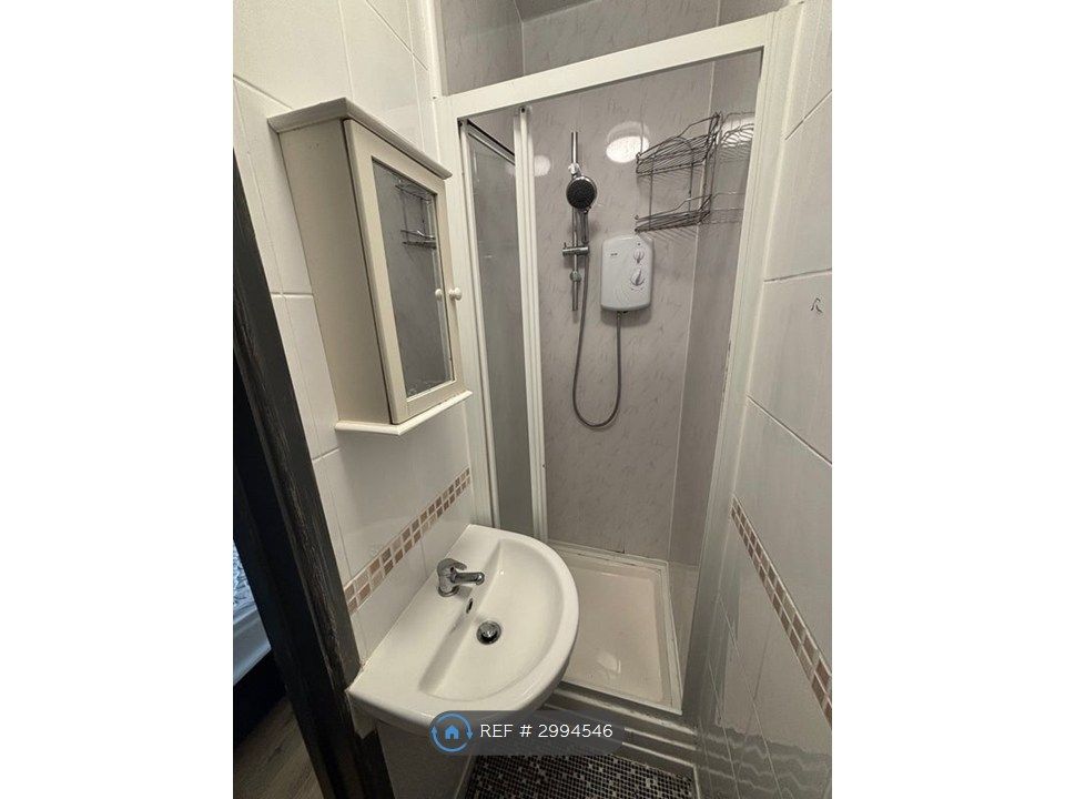 Property photo 3 of 6 Room 1 En-Suite
