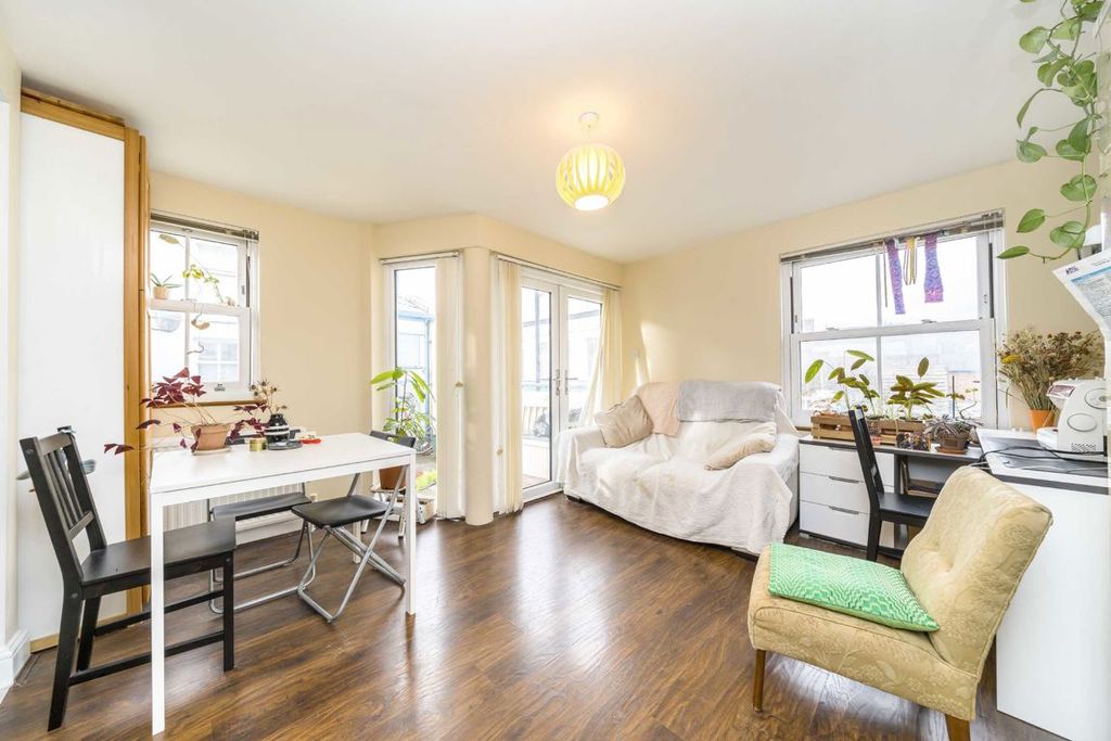 Property photo 2 of 7